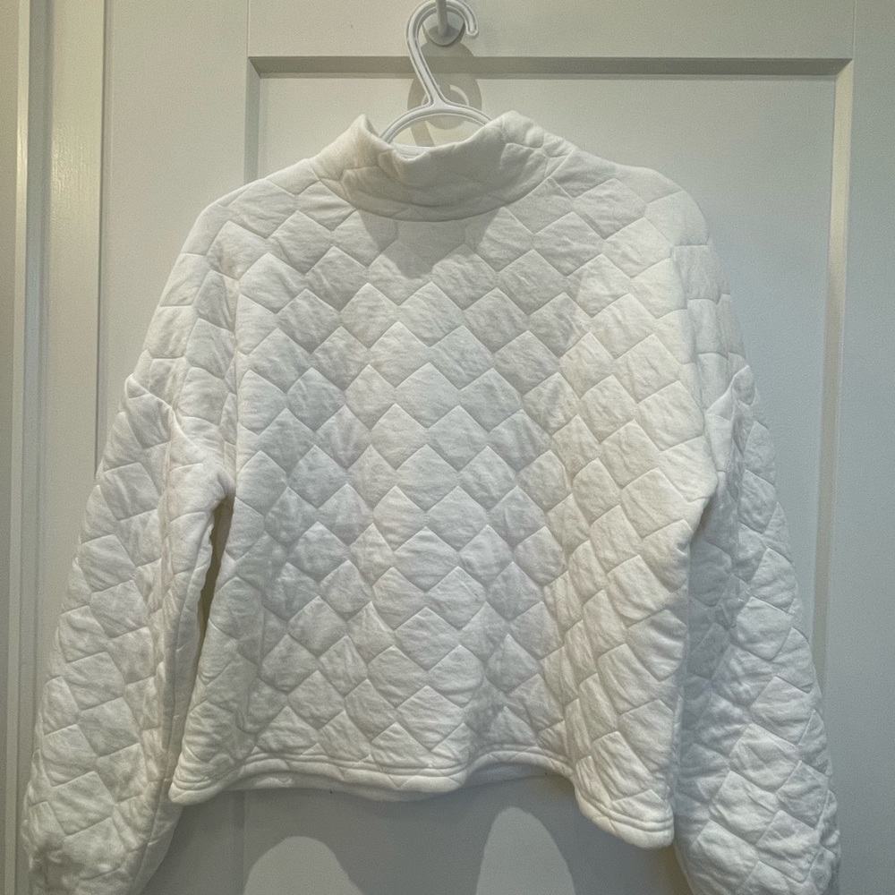 💵 BOGO free. White cropped Sanctuary sweater. Size Small.